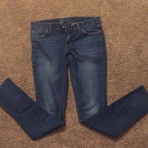 🏠MOVIN SALE 🏠 skinny jeans